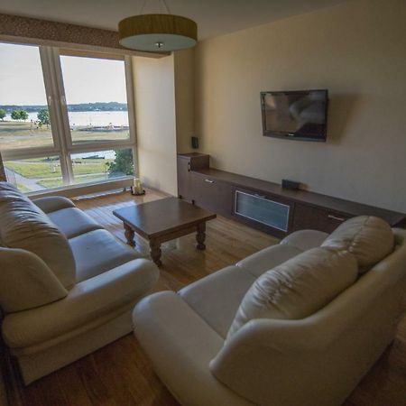 Cozy Apartment With A Wonderful Lake View Telšiai Eksteriør billede